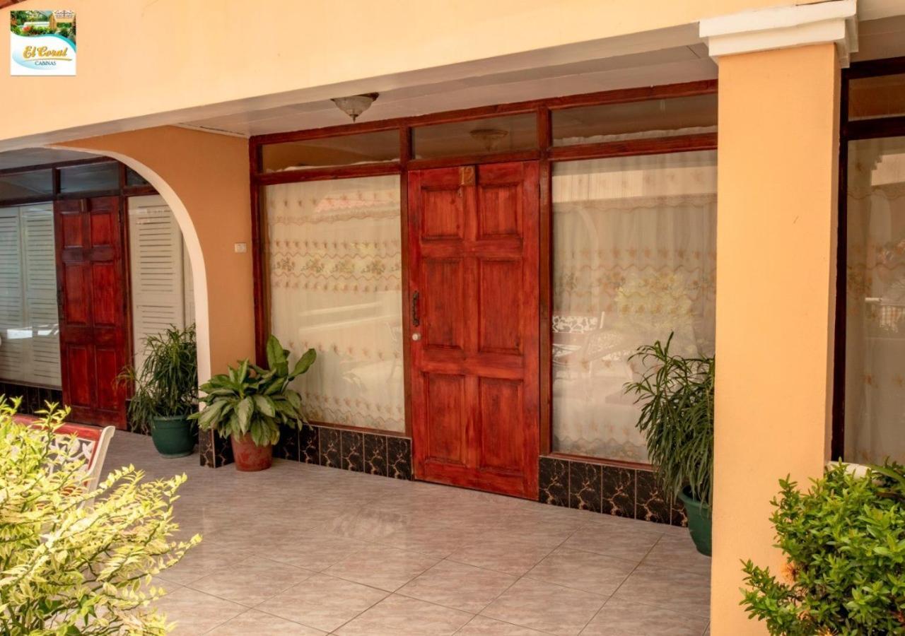 Hotel Y Cabinas El Coral Хако Экстерьер фото